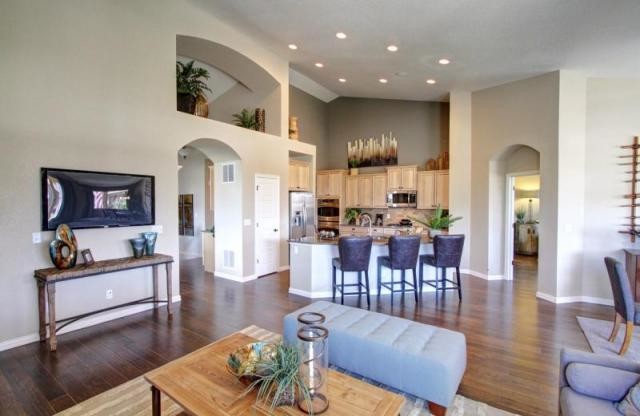 Kitchen - traditional kitchen idea in Denver