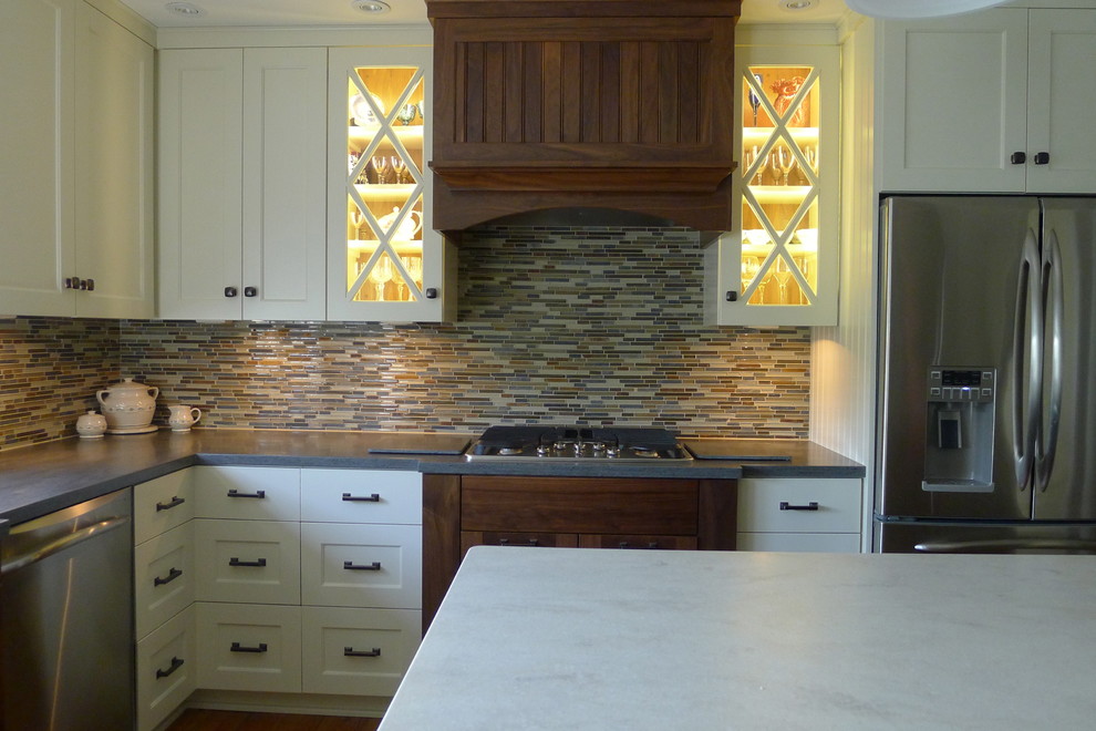 This is an example of a traditional kitchen in Indianapolis.