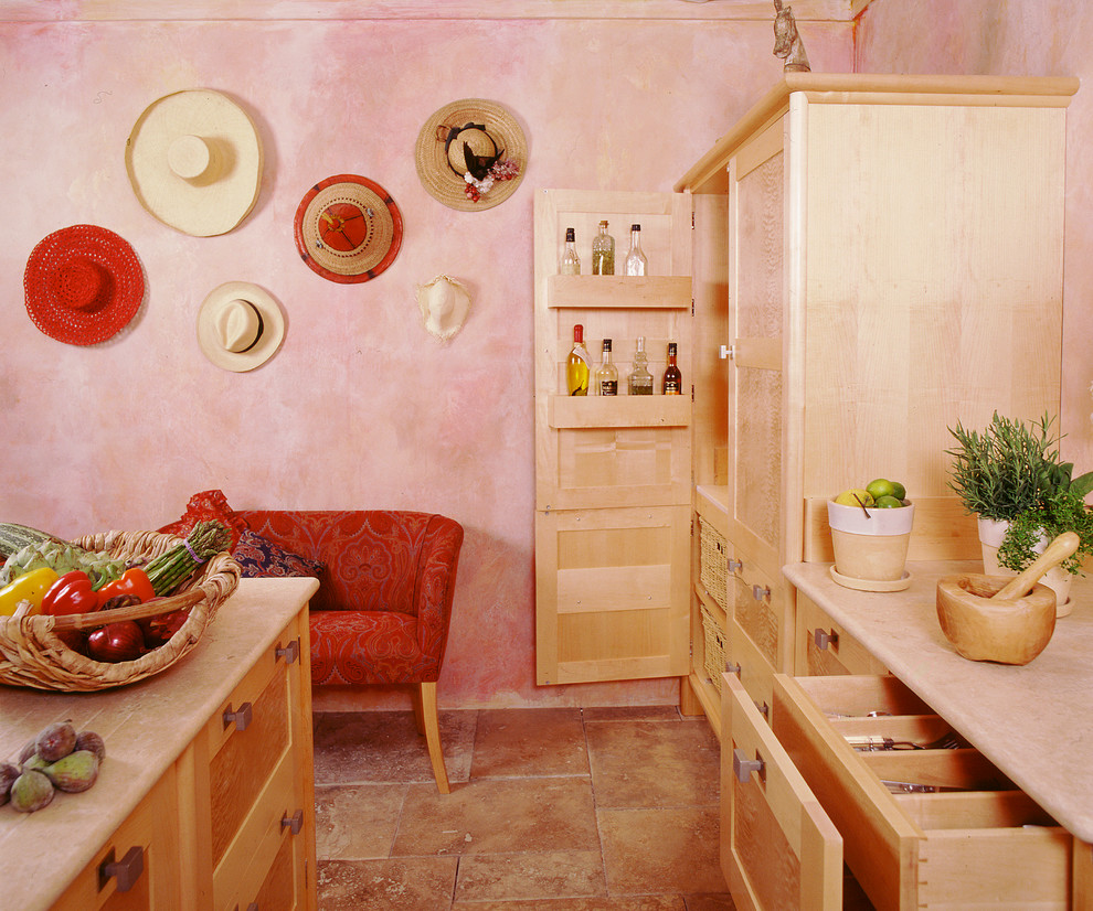 Idéer för ett stort eklektiskt vit kök, med en rustik diskho, luckor med infälld panel, skåp i ljust trä, bänkskiva i kalksten, rostfria vitvaror, kalkstensgolv, en köksö och beiget golv