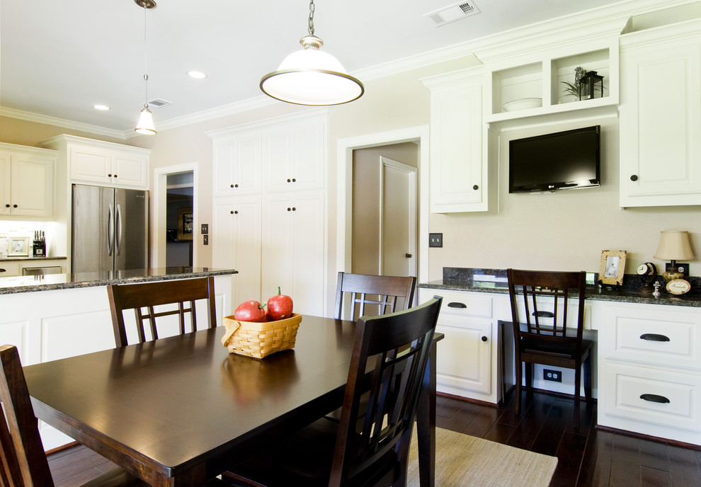 Dallas kitchen Traditional Kitchen Dallas by Greenbrook Homes