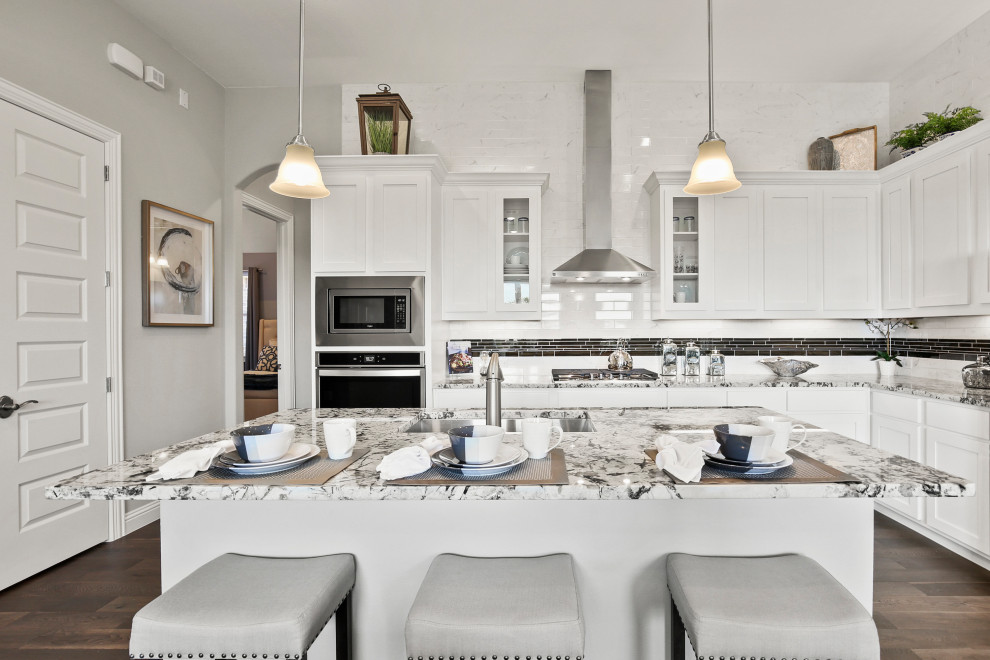 Dallas, Texas Carnegie Ridge Premier Juniper Kitchen Contemporary