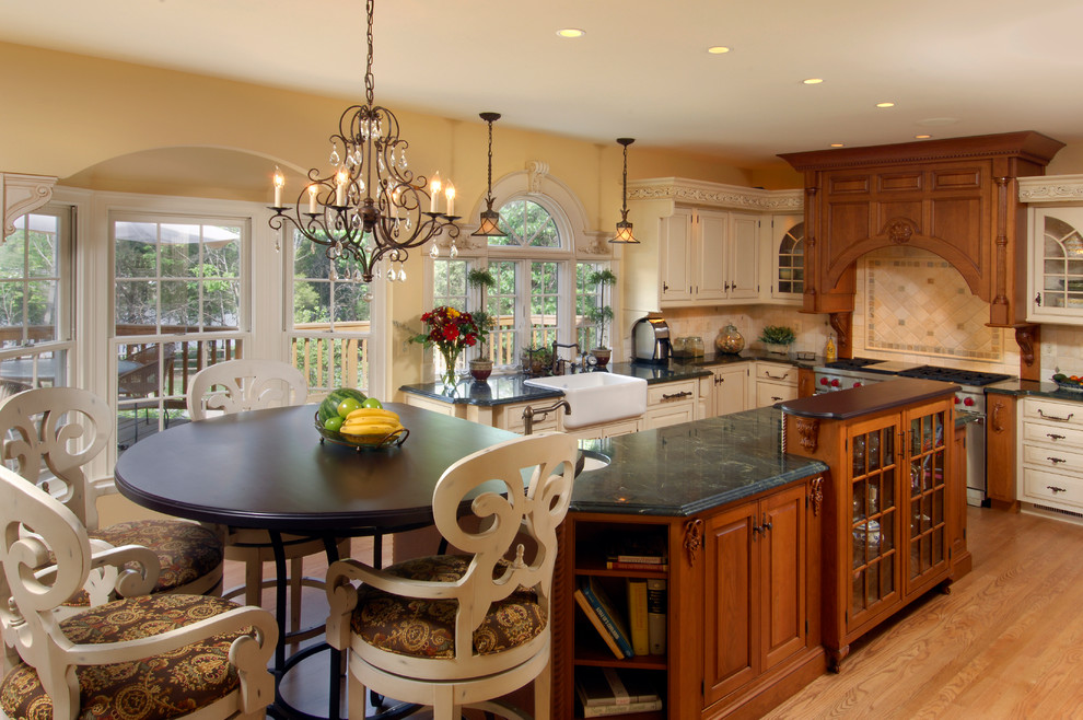 Example of a classic kitchen design in DC Metro