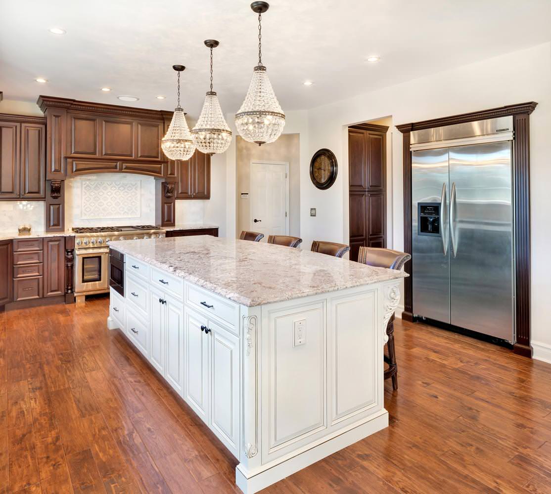 75 White Kitchen with Brown Cabinets Ideas You'll Love - March, 2024 | Houzz