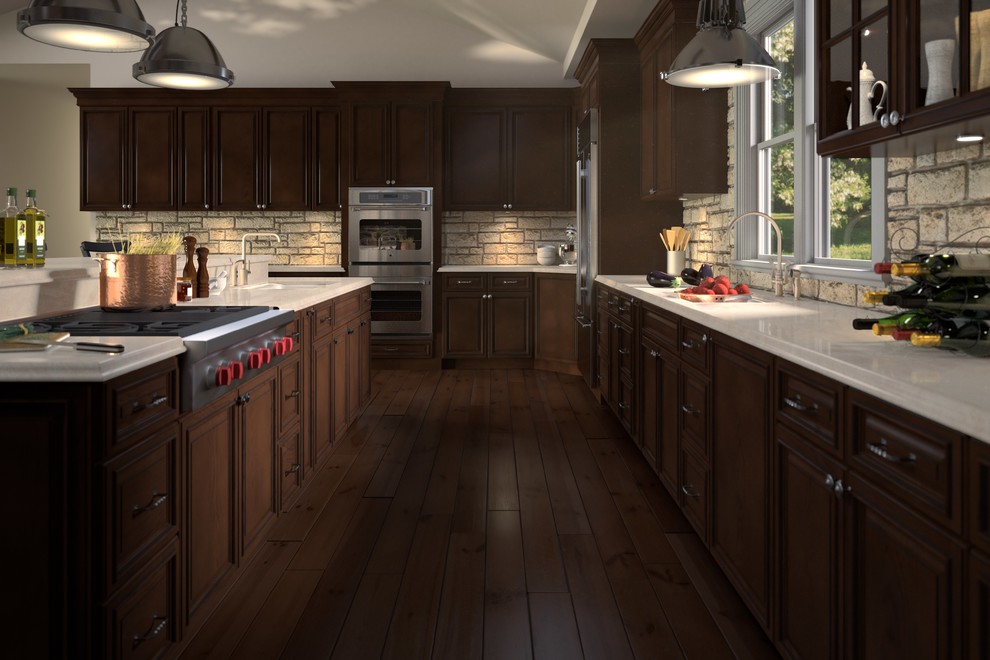 Exempel på ett stort klassiskt kök, med luckor med upphöjd panel, marmorbänkskiva, flerfärgad stänkskydd, stänkskydd i stenkakel, rostfria vitvaror, mörkt trägolv, en köksö, en dubbel diskho, skåp i mörkt trä och brunt golv