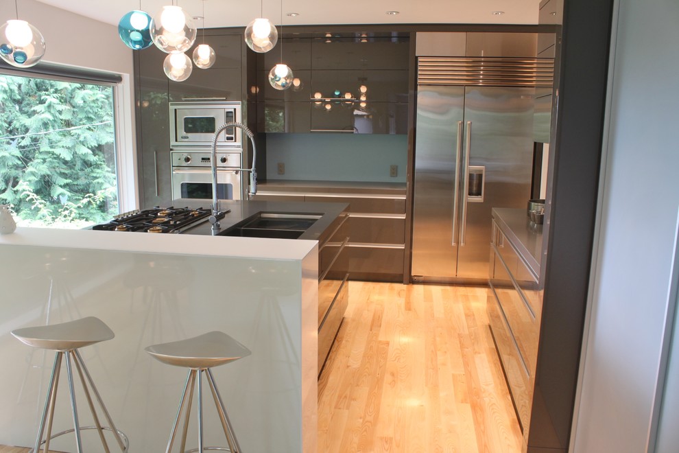 Dark Grey Gloss Kitchen (Project 1383) Contemporary Kitchen