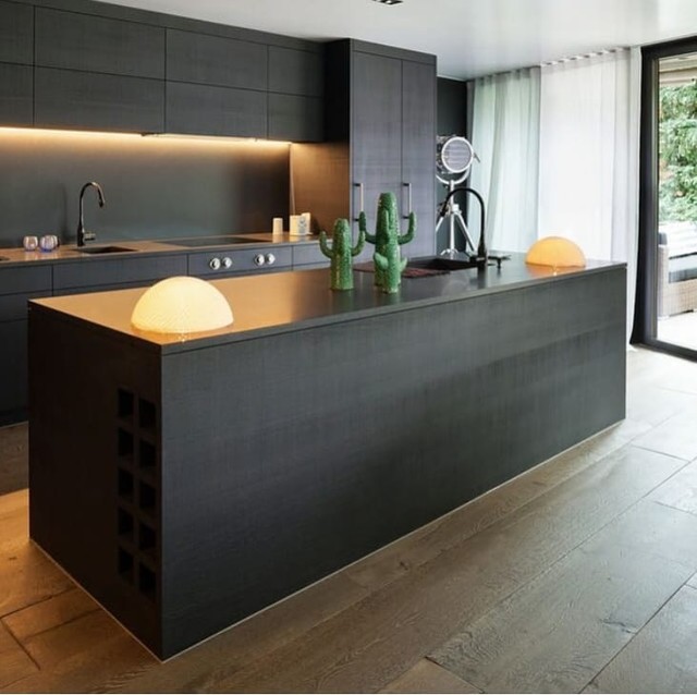 dark-modern-kitchen-my-flooring-guy-img~2c51f7e10c00568a_4-5160-1-8f63d83.jpg