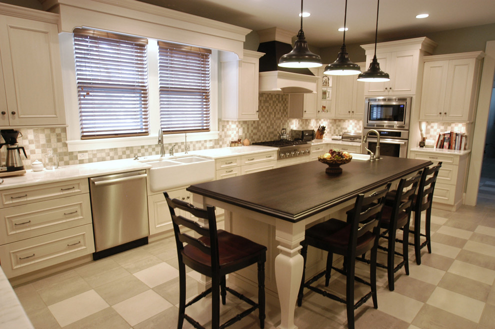 Inspiration for a timeless kitchen remodel in Orlando
