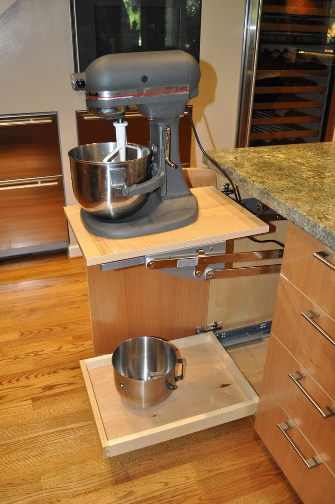 This is an example of a contemporary kitchen in Sacramento.