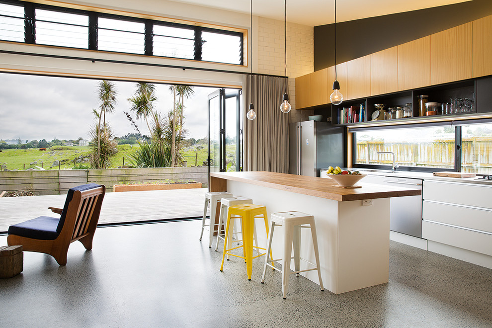 This is an example of a contemporary kitchen in Auckland.