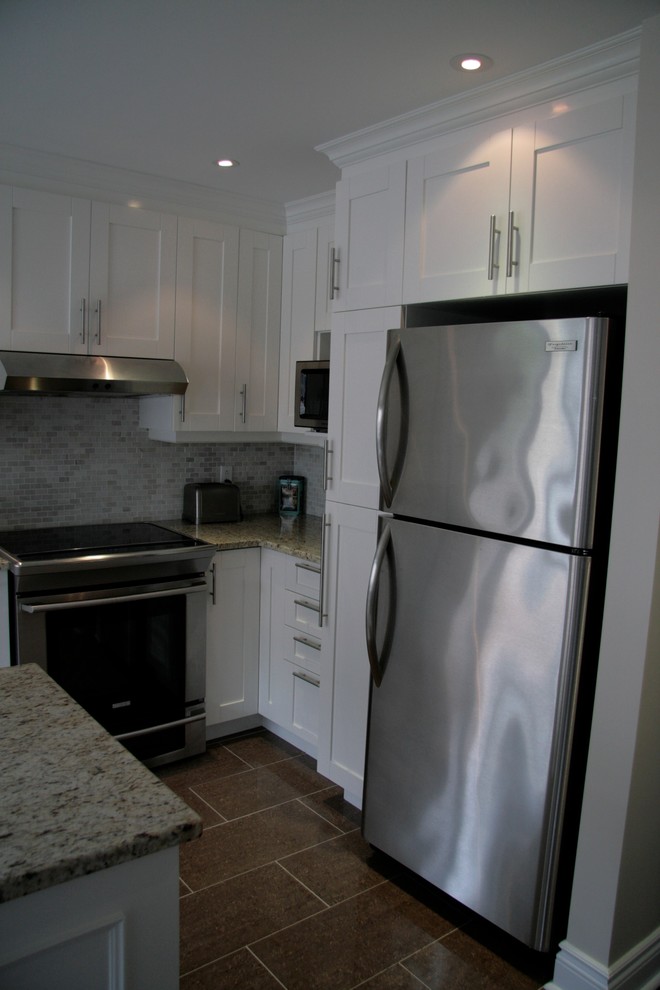 DDO (Montreal) Kitchen White Delight Contemporary Kitchen Other by The Corner