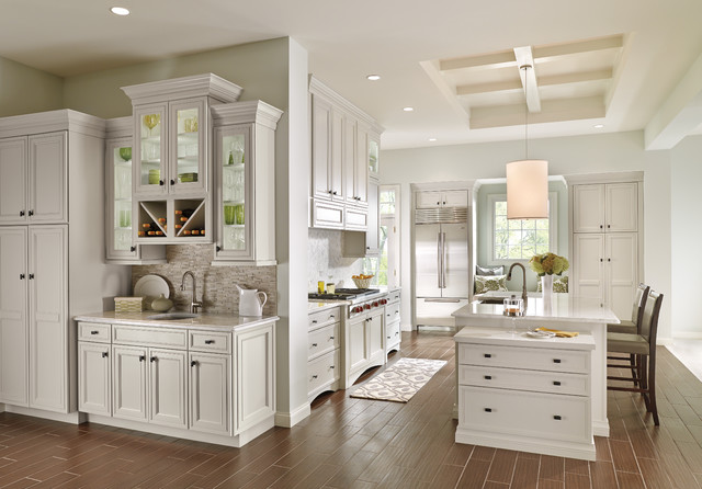 Decorá Cabinets: Off-White Kitchen Cabinets - Transitional - Kitchen -  Other - by MasterBrand Cabinets | Houzz IE