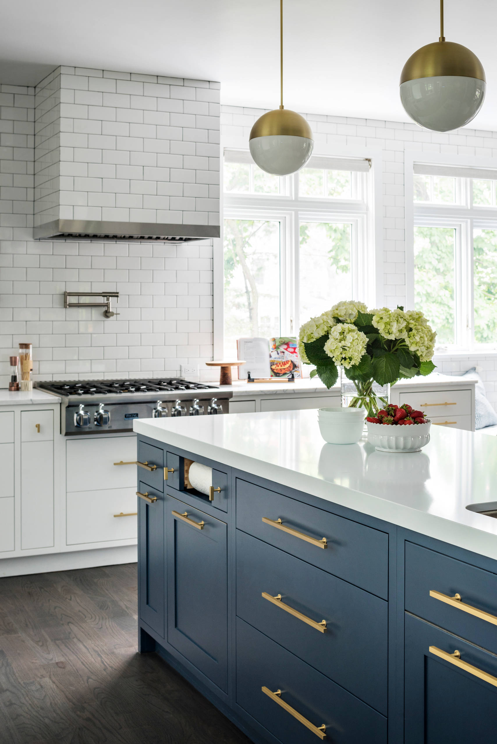 Blue Cabinets And Quartz Countertops, Navy Kitchen Cabinets With White Countertops