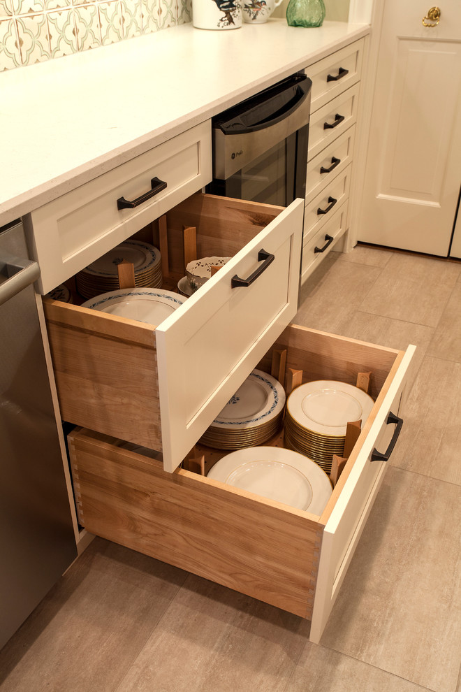 Deep Dish Peg Drawers - Modern - Kitchen - Houston - by Cabinet ...