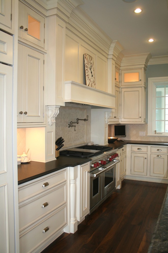 Design ideas for a classic kitchen in Bridgeport.