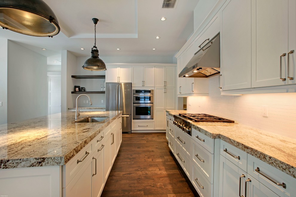 Design ideas for a traditional kitchen in Miami.
