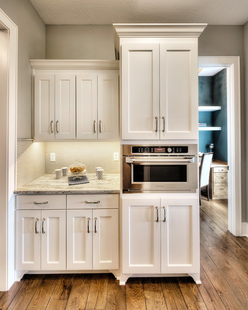 Example of an arts and crafts kitchen design in Kansas City