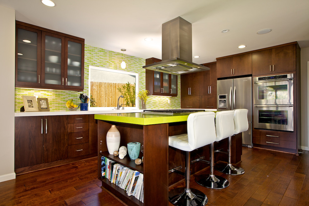 Inspiration for a modern kitchen in San Diego.