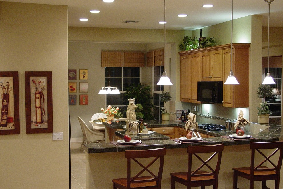 Elegant kitchen photo in Sacramento