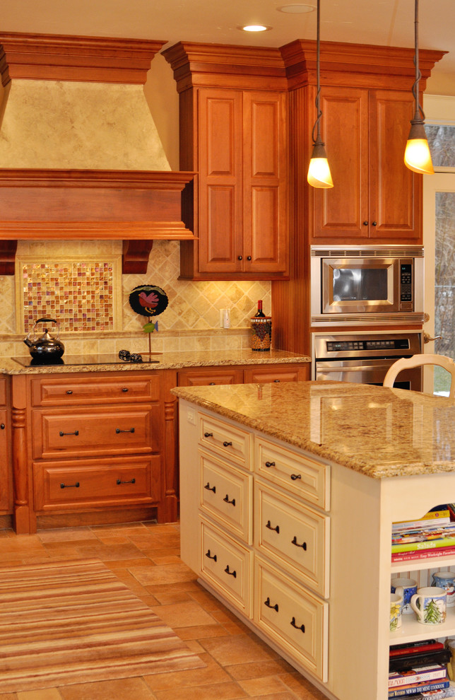 Inspiration for a traditional kitchen in Grand Rapids.