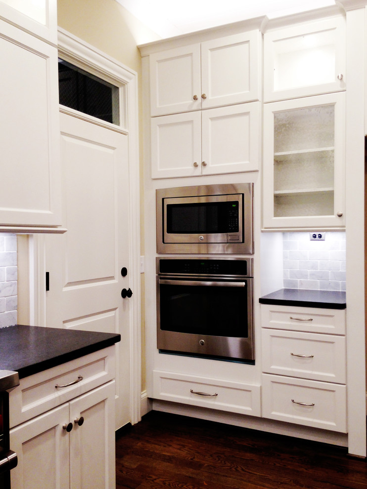 Delightful corner of builtins Traditional Kitchen Other by