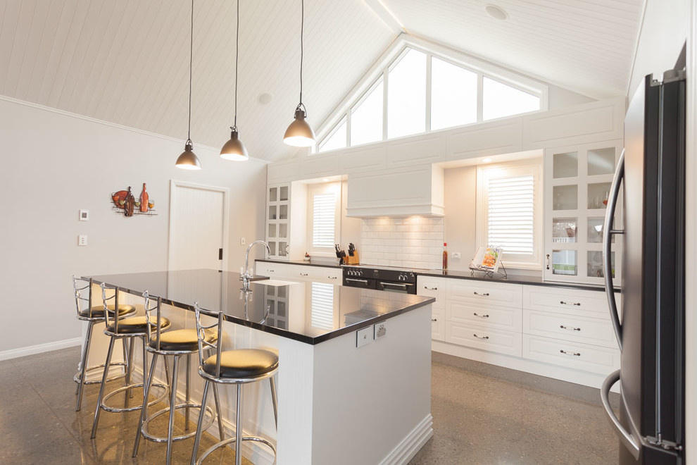 Eat-in kitchen - large contemporary eat-in kitchen idea in Christchurch with an island