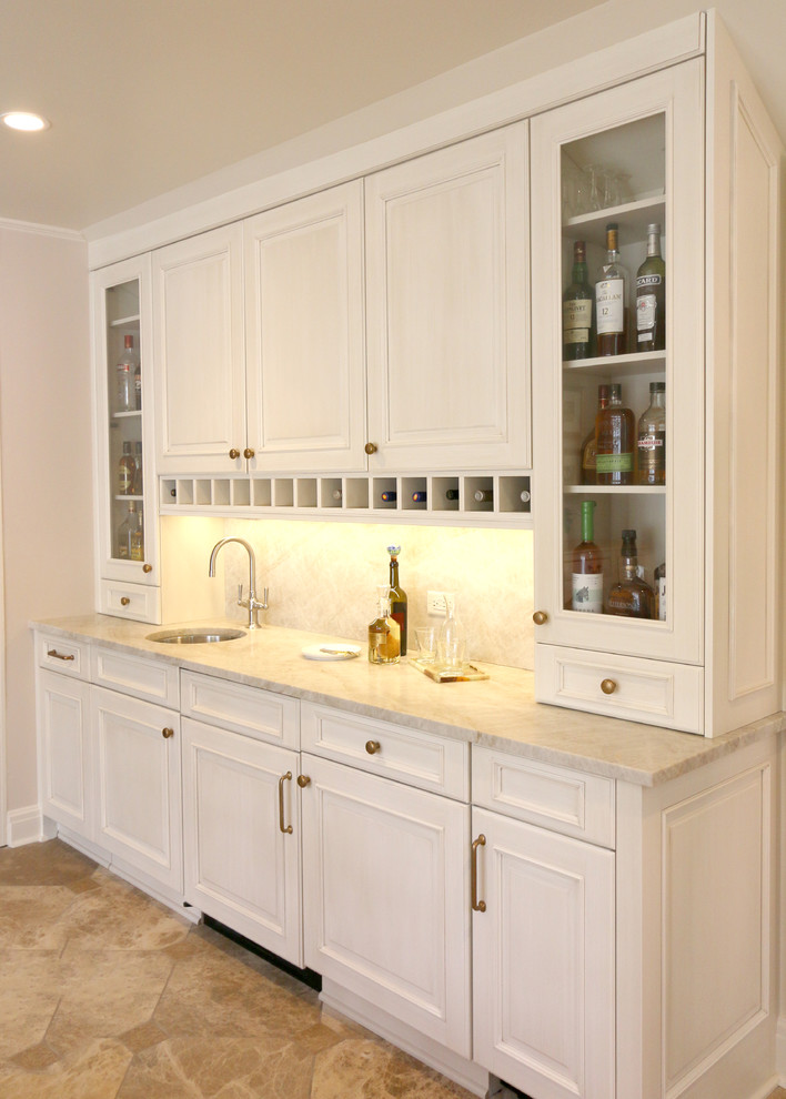 Kitchen - traditional kitchen idea in New Orleans