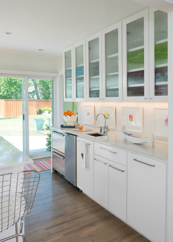 Inspiration for a mid-sized contemporary u-shaped light wood floor and beige floor eat-in kitchen remodel in Dallas with a single-bowl sink, glass-front cabinets, white cabinets, quartzite countertops, white backsplash, porcelain backsplash, stainless steel appliances, an island and white countertops