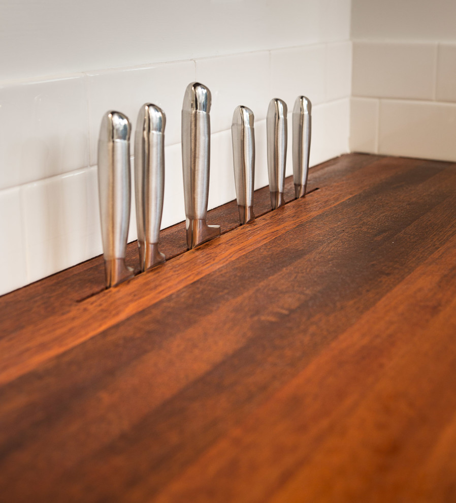 Inspiration for a mid-sized modern kitchen remodel in Austin