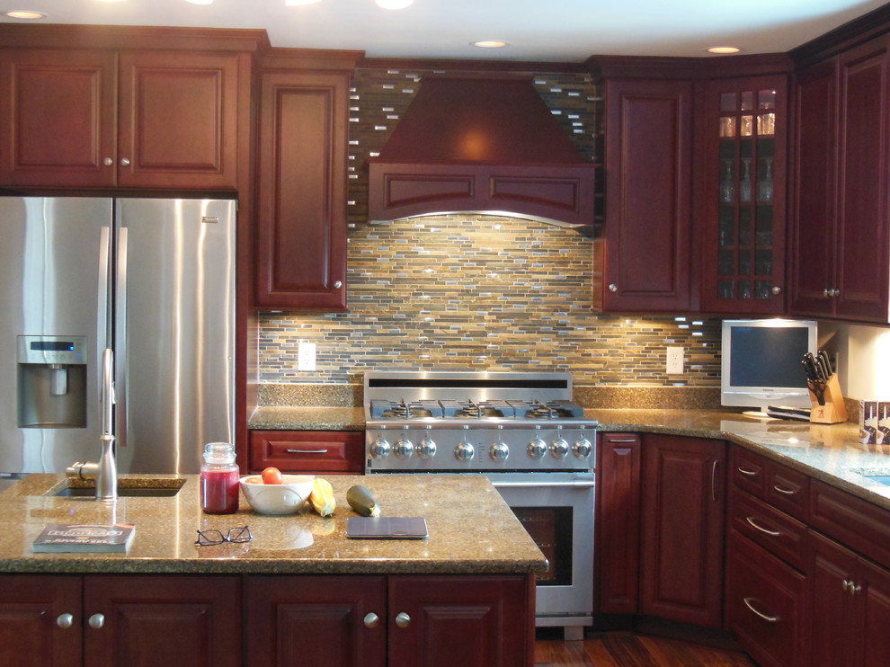 cranberry kitchen wall with oak