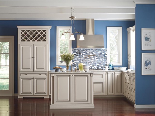 Diamond Vibe Cabinetry Valero Maple Limestone With Brown Sugar Glaze Traditional Kitchen Other By Masterbrand Cabinets Inc Houzz Uk