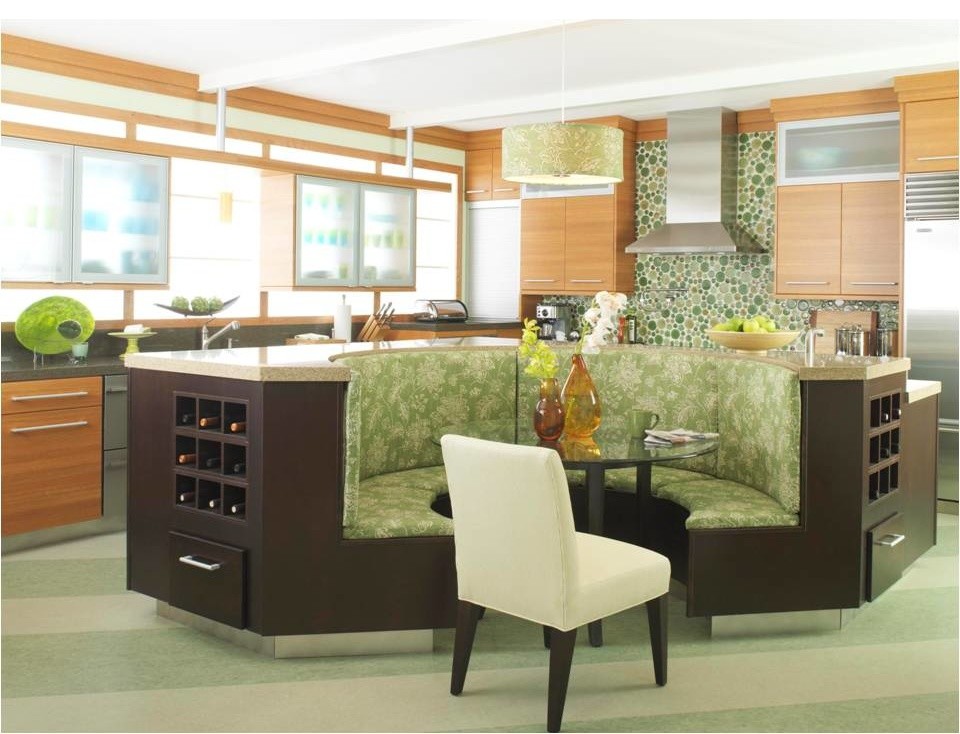 Esempio di una grande cucina design con lavello sottopiano, ante lisce, ante in legno chiaro, top in superficie solida, paraspruzzi verde, paraspruzzi con piastrelle di vetro, elettrodomestici in acciaio inossidabile e pavimento in vinile