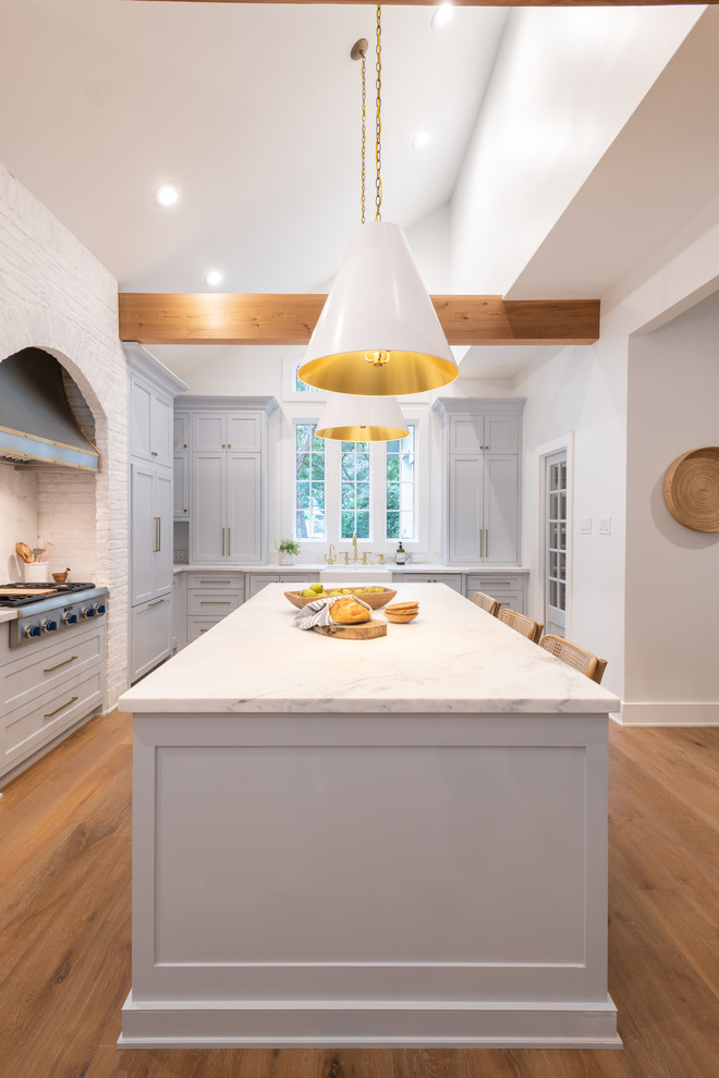 Example of a transitional kitchen design in Houston
