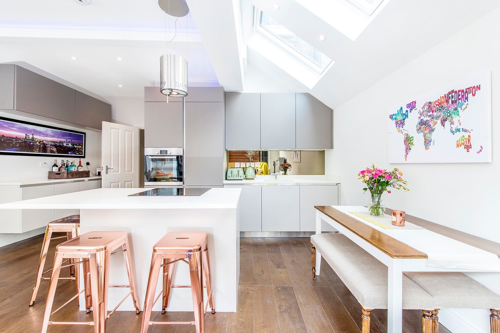 Kitchen - contemporary kitchen idea in London