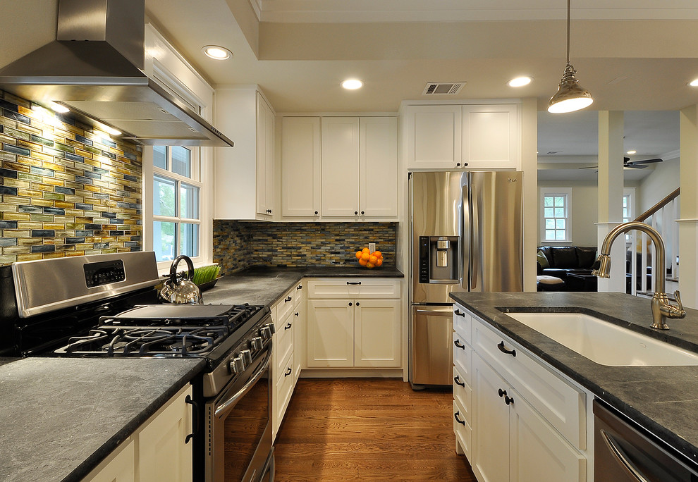 Inspiration for a timeless kitchen remodel in Austin