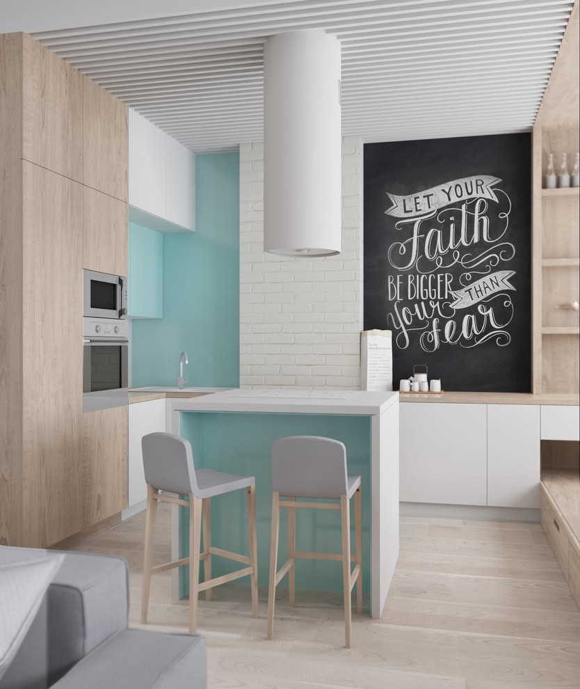Свежая идея для дизайна: угловая кухня-гостиная среднего размера в скандинавском стиле с стеклянными фасадами, синими фасадами, полом из керамической плитки и островом - отличное фото интерьера