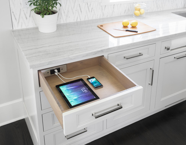 https://st.hzcdn.com/simgs/pictures/kitchens/docking-drawer-blade-kitchen-in-drawer-charging-outlet-docking-drawer-img~0241b8790b0dcccc_4-5678-1-f5c5288.jpg