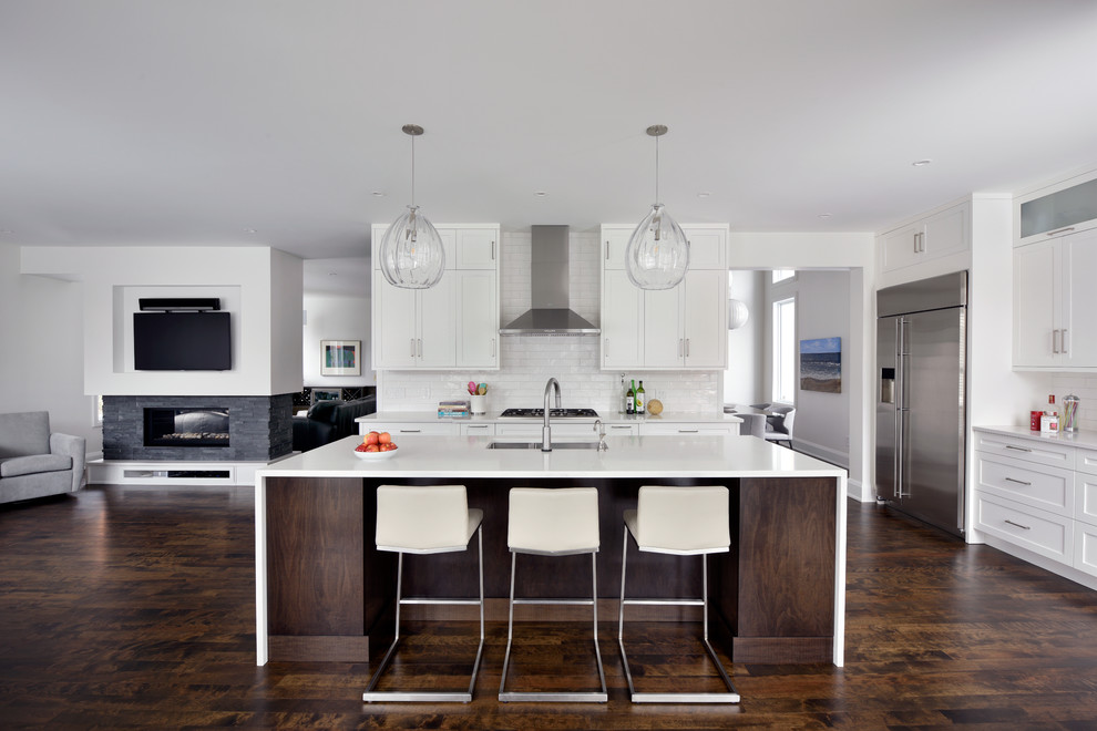 Inspiration for a contemporary kitchen in Ottawa.