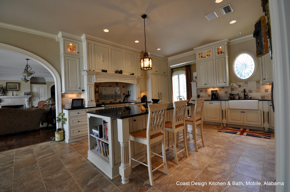 Inspiration for a timeless kitchen remodel in Miami