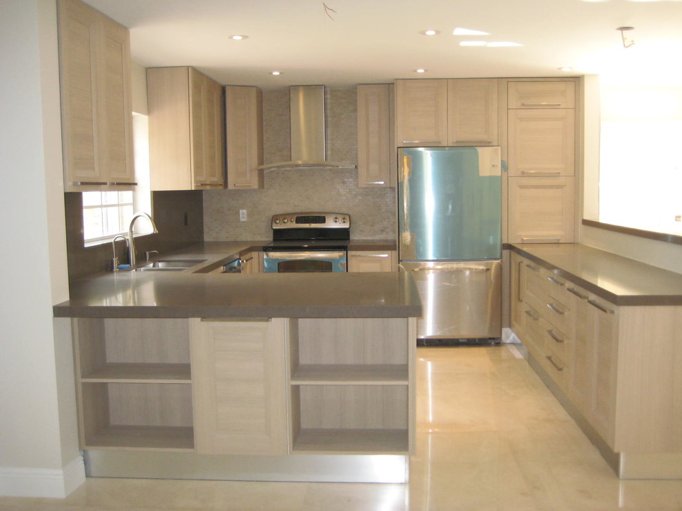 Example of a kitchen design in Miami