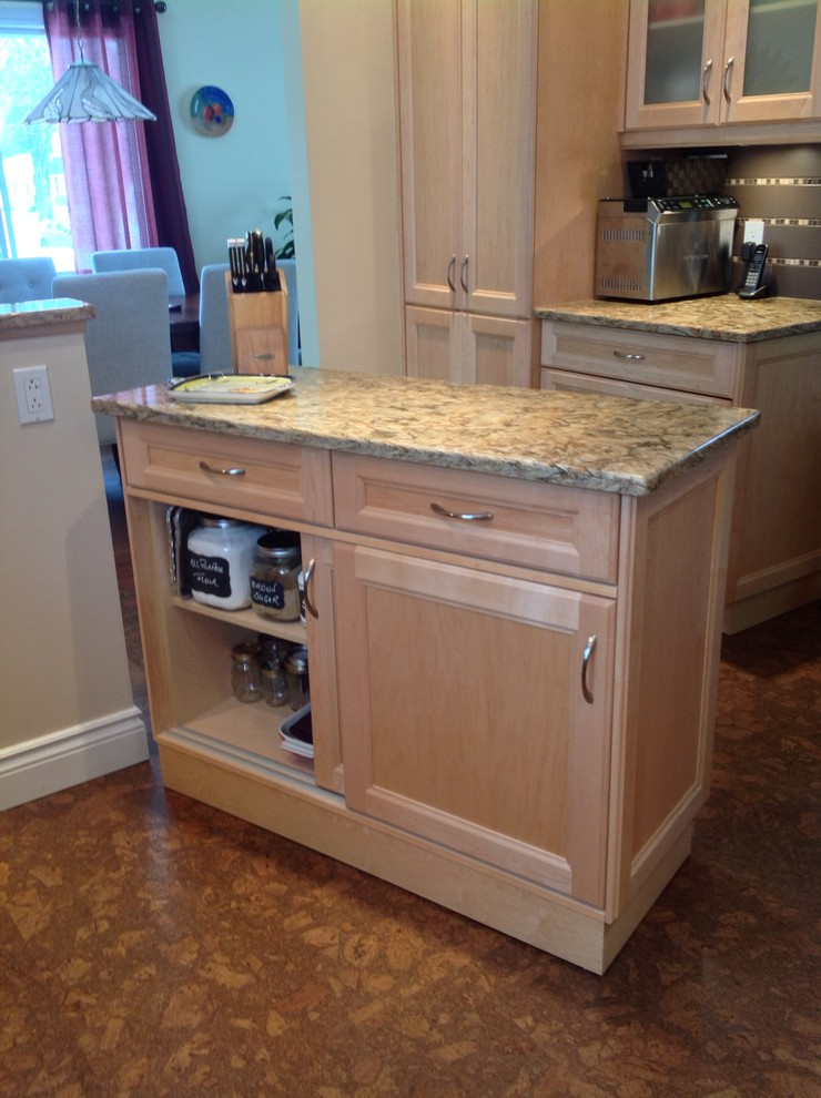 Dorval Kitchen with portable baking station - Transitional - Kitchen - Montreal - by Wow Great ...