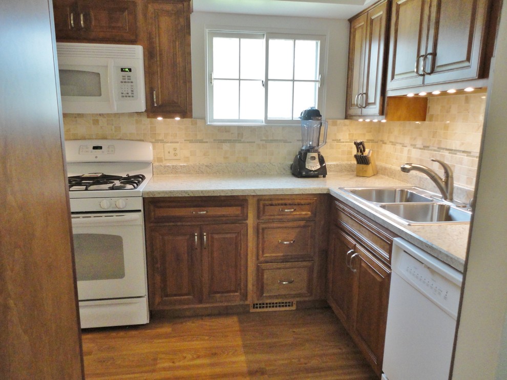 Douglas Street, Joliet IL Traditional Kitchen Chicago by