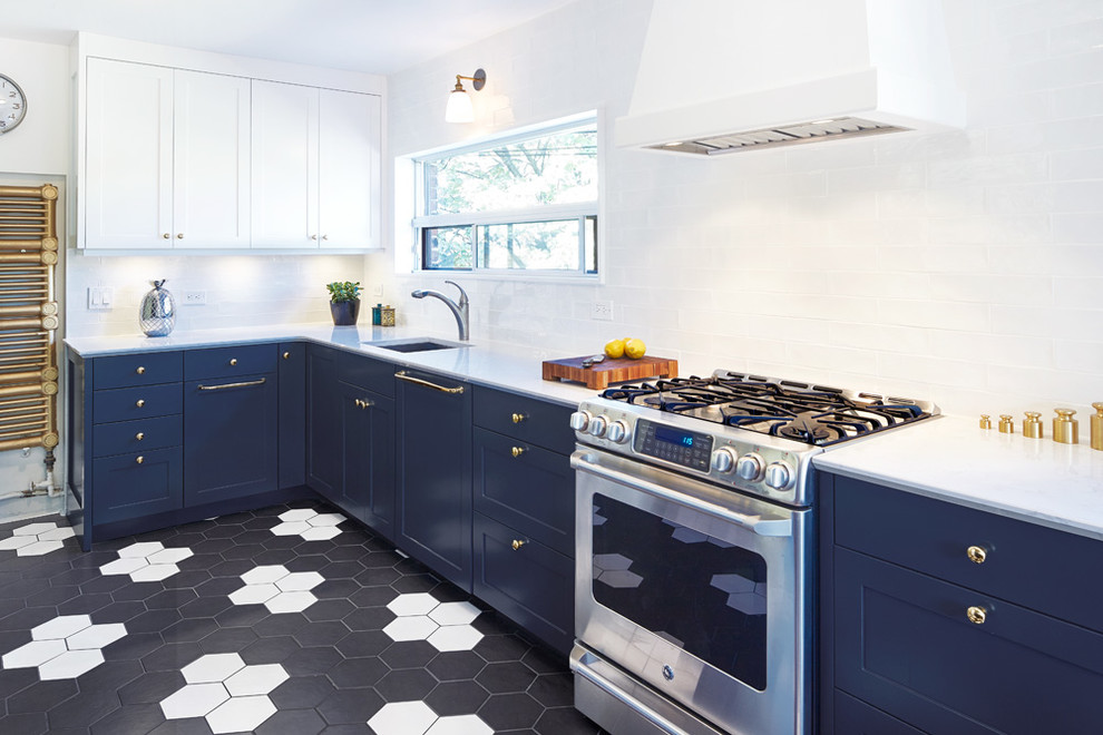 Example of a mid-sized transitional l-shaped porcelain tile eat-in kitchen design in Toronto with an undermount sink, shaker cabinets, blue cabinets, quartz countertops, white backsplash, porcelain backsplash and stainless steel appliances