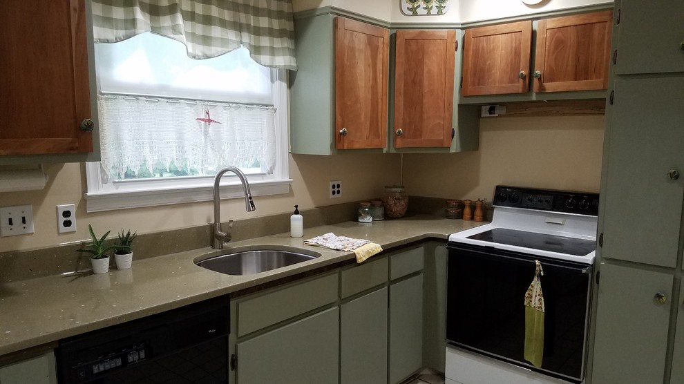 Foto di una cucina a L minimalista con top in cemento e top verde