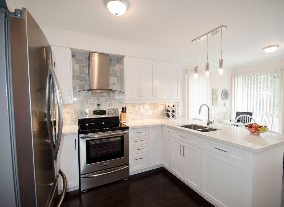 Trendy l-shaped medium tone wood floor and brown floor eat-in kitchen photo in Toronto with a double-bowl sink, shaker cabinets, white cabinets, quartz countertops, gray backsplash, marble backsplash and stainless steel appliances