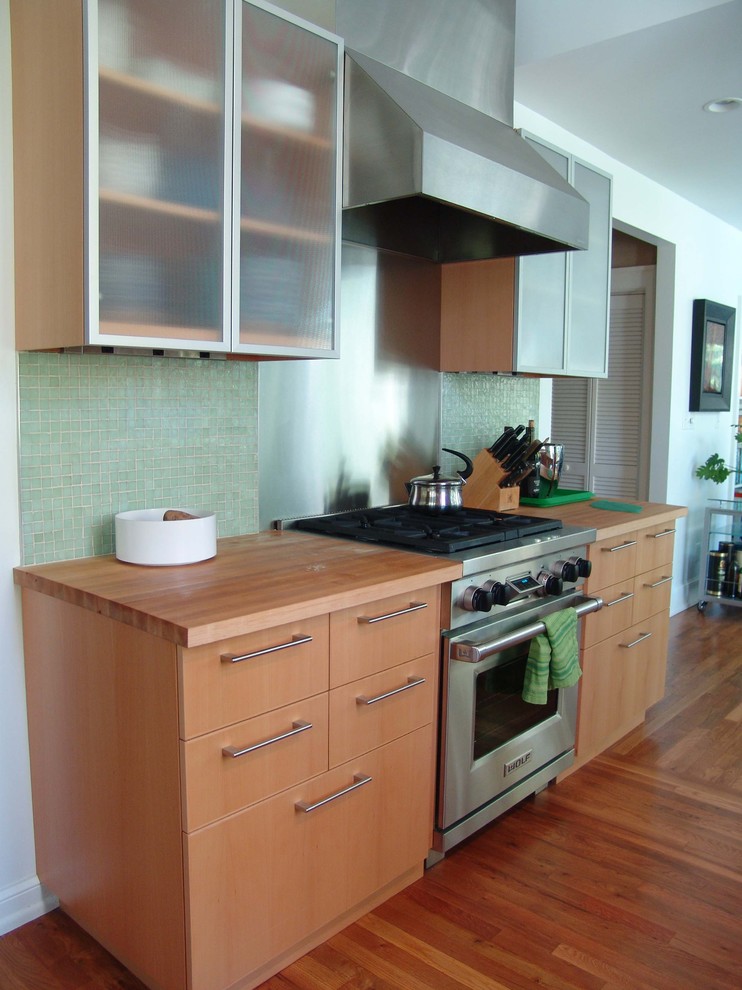 Design ideas for a modern kitchen in Atlanta.