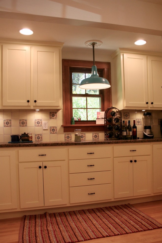 Dubuque Farmhouse Kitchen Remodel and Addition Farmhouse Kitchen Cedar Rapids by Julie