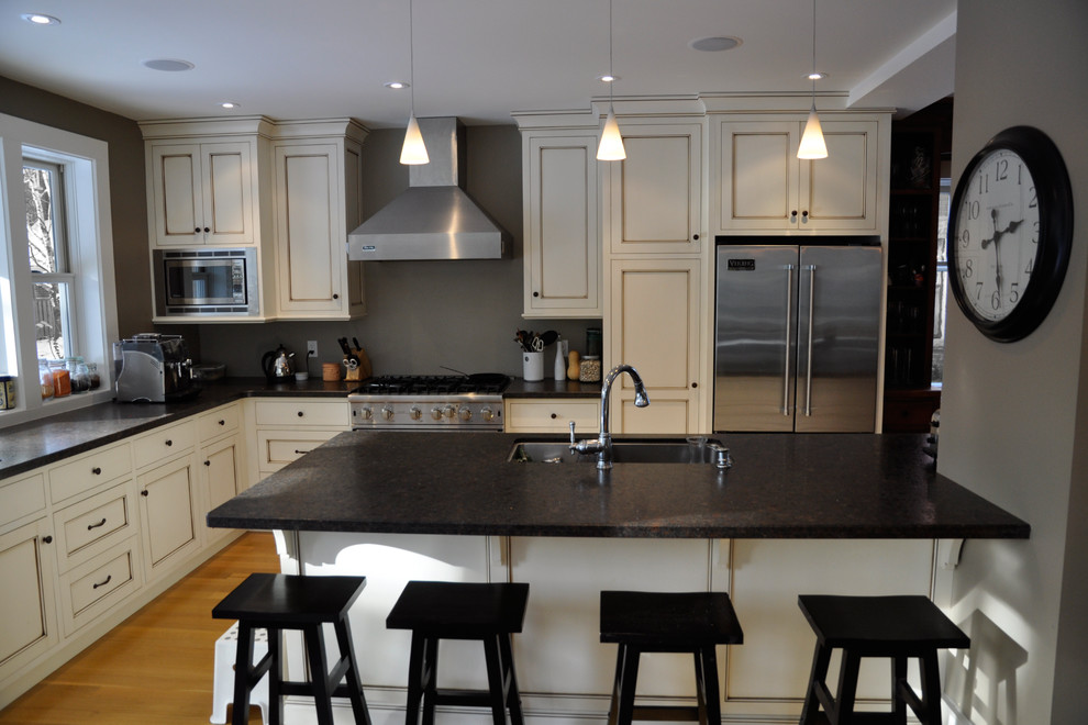 Dunbar Traditional Kitchen Toronto by Whitefish Architecture