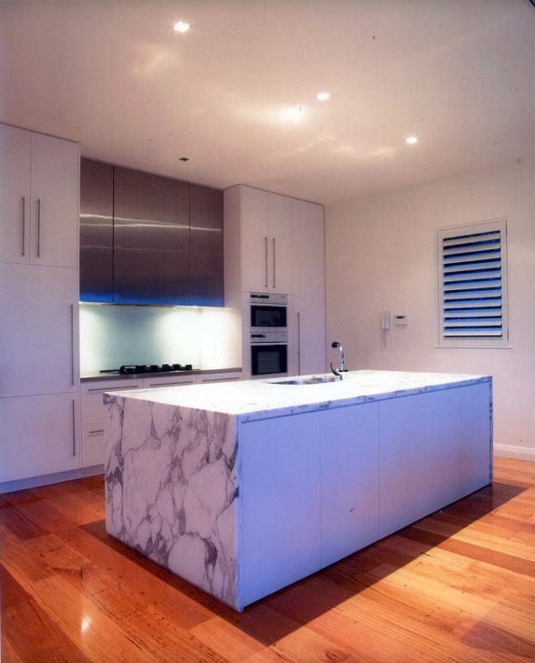Kitchen - contemporary kitchen idea in Sydney