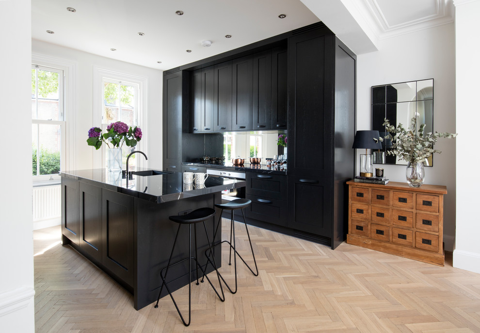 Inspiration for a classic kitchen in London.