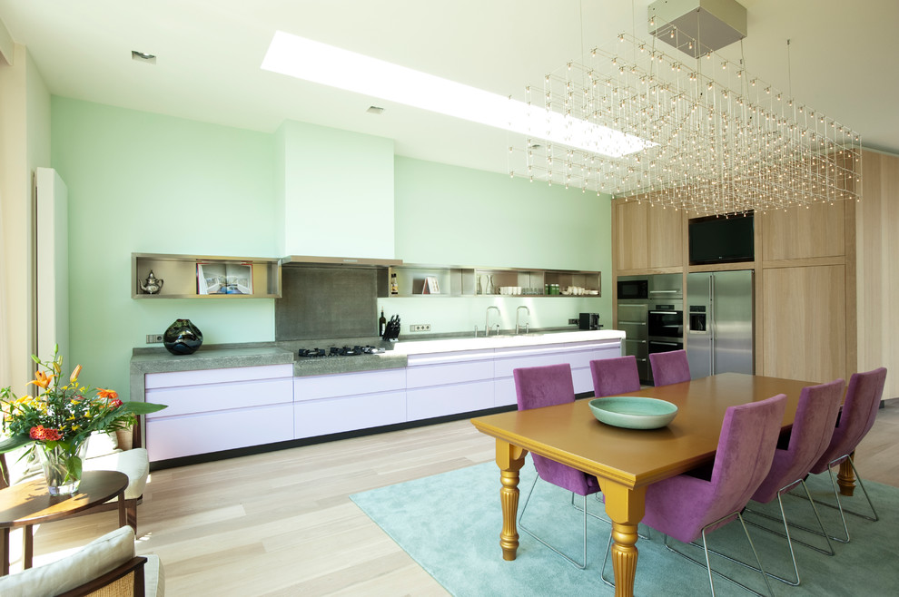 Moderne Küche mit Betonarbeitsplatte und Küchengeräten aus Edelstahl in New York